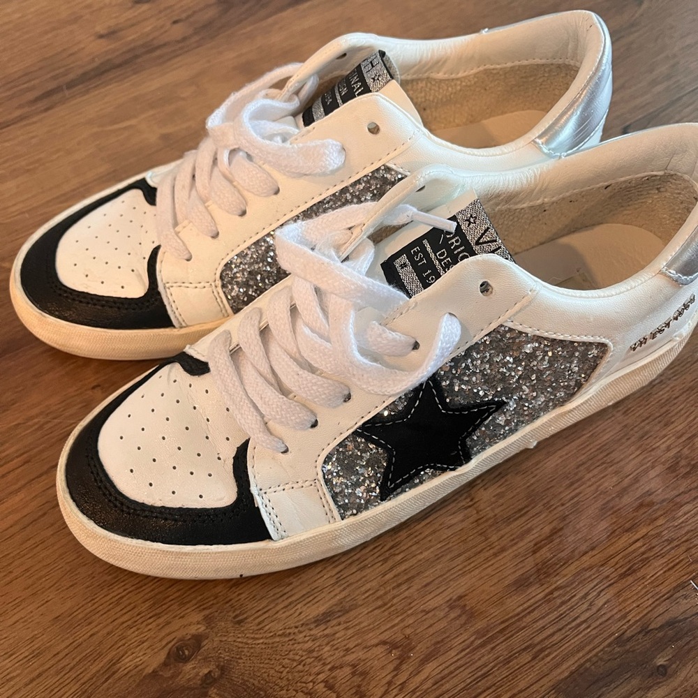 VINTAGE HAVANA jazmin glitter sneakers in white/black/silver